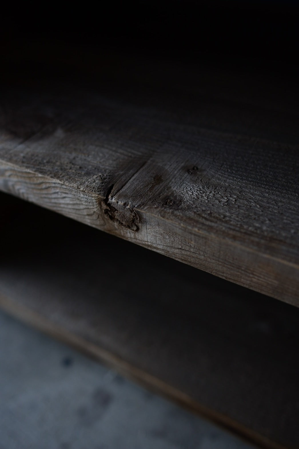 古材のTVボード