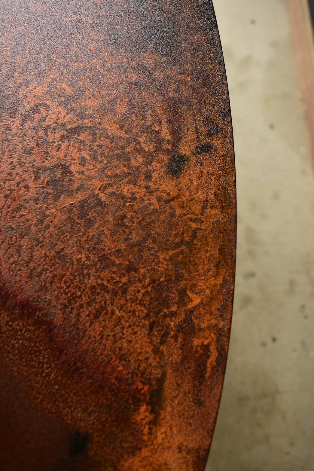 錆の楕円ローテーブル