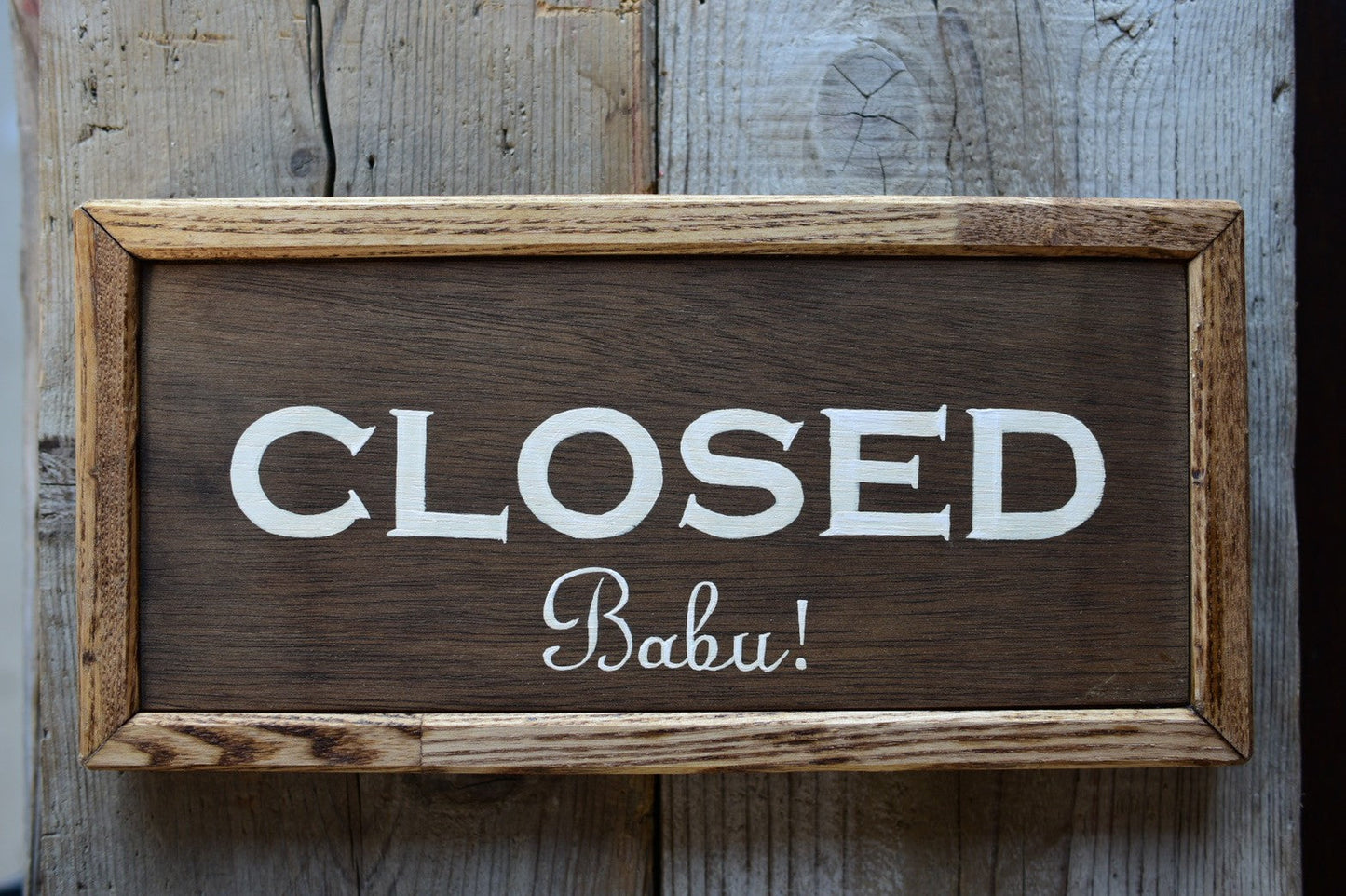 店の拘りが伝わる手書きのオーダー看板 「open&closed」 参考事例