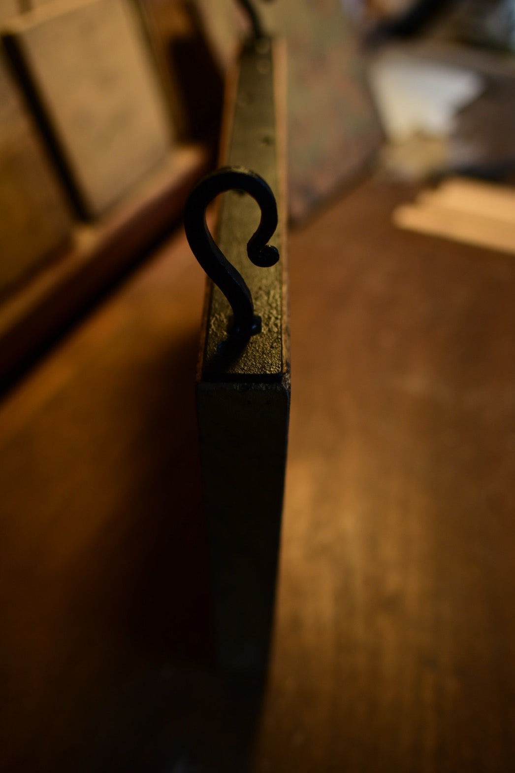 重硬な無垢材のオーダー看板