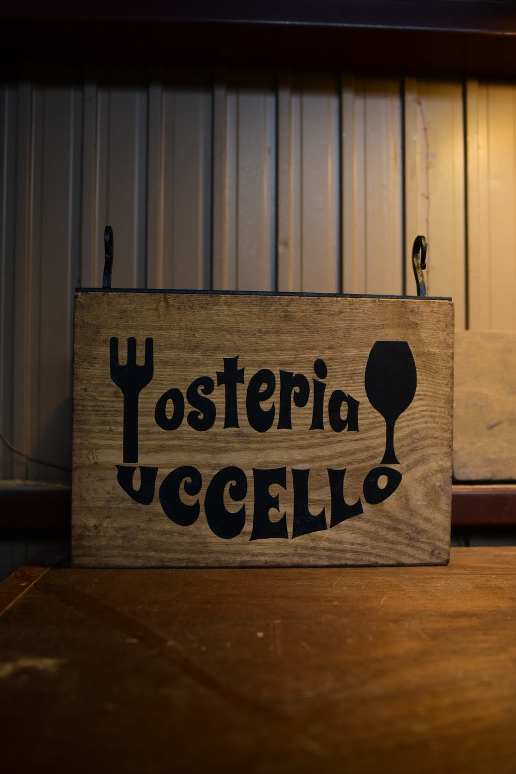 重硬な無垢材のオーダー看板