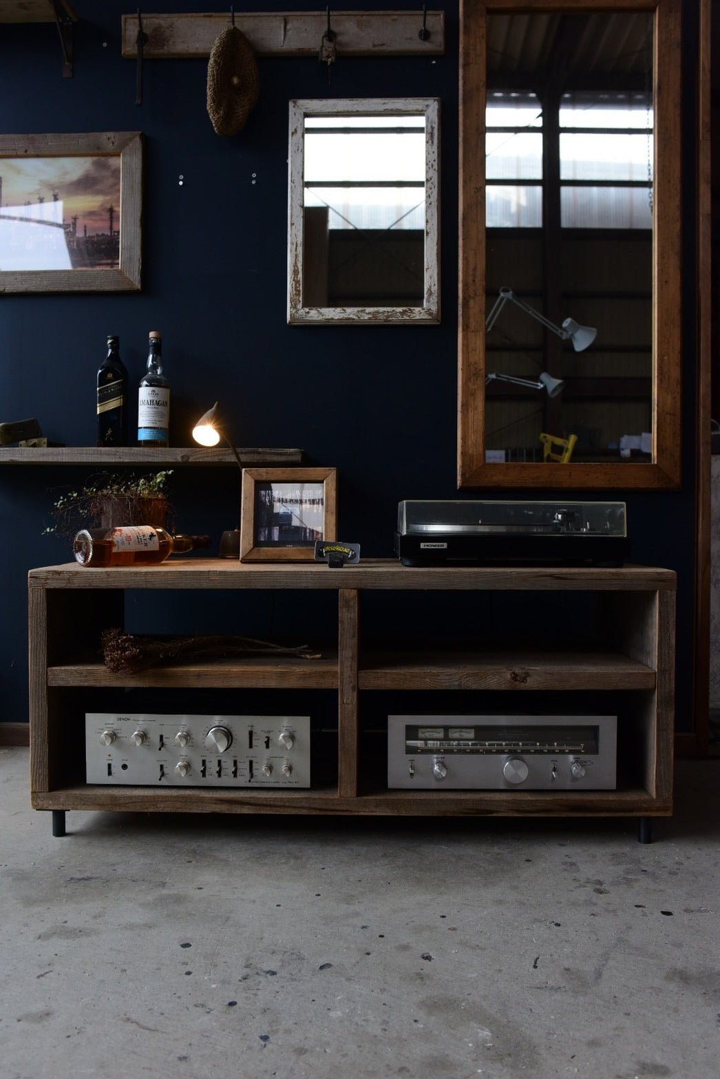 古材のTVボード