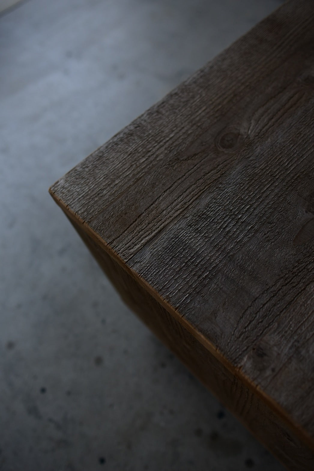 古材のTVボード