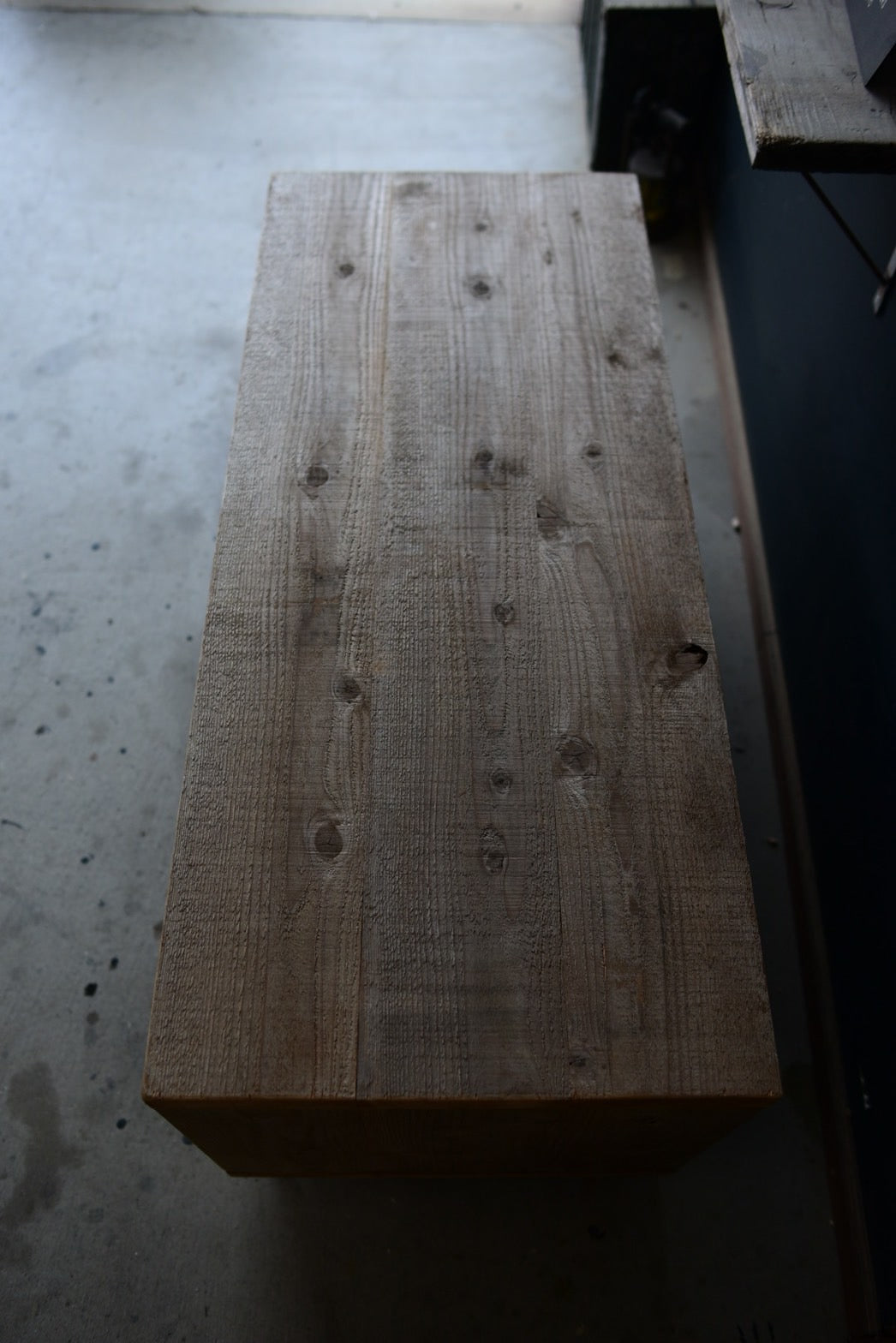 古材のTVボード