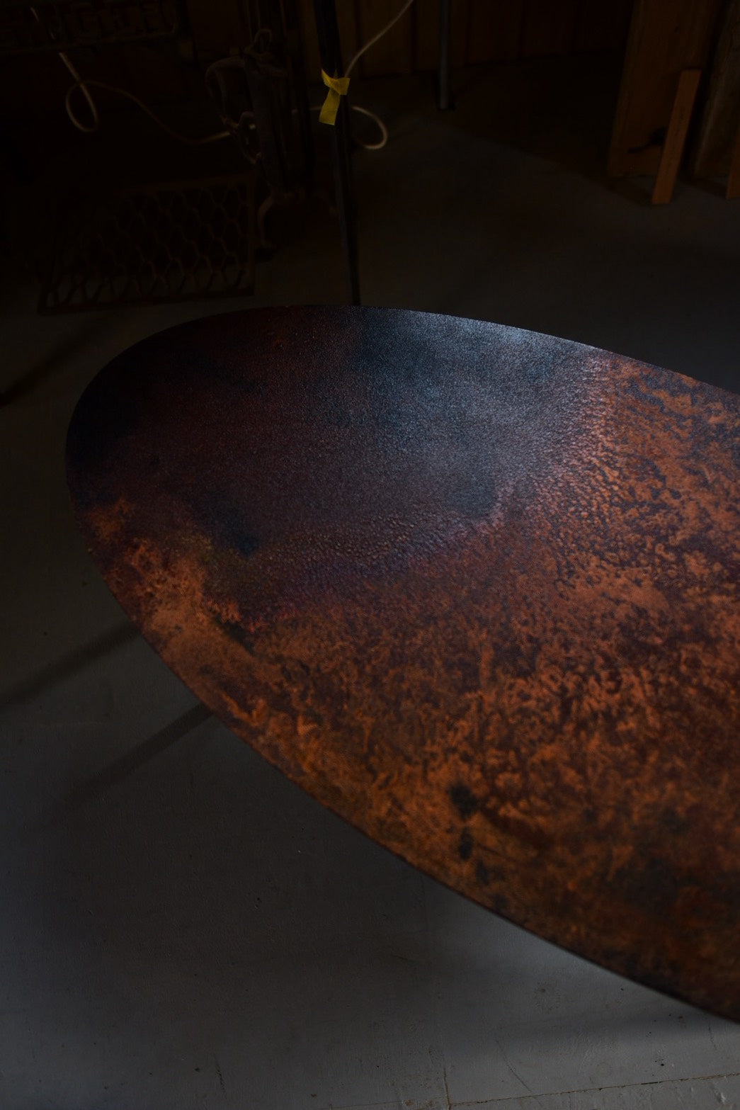 錆の楕円ローテーブル