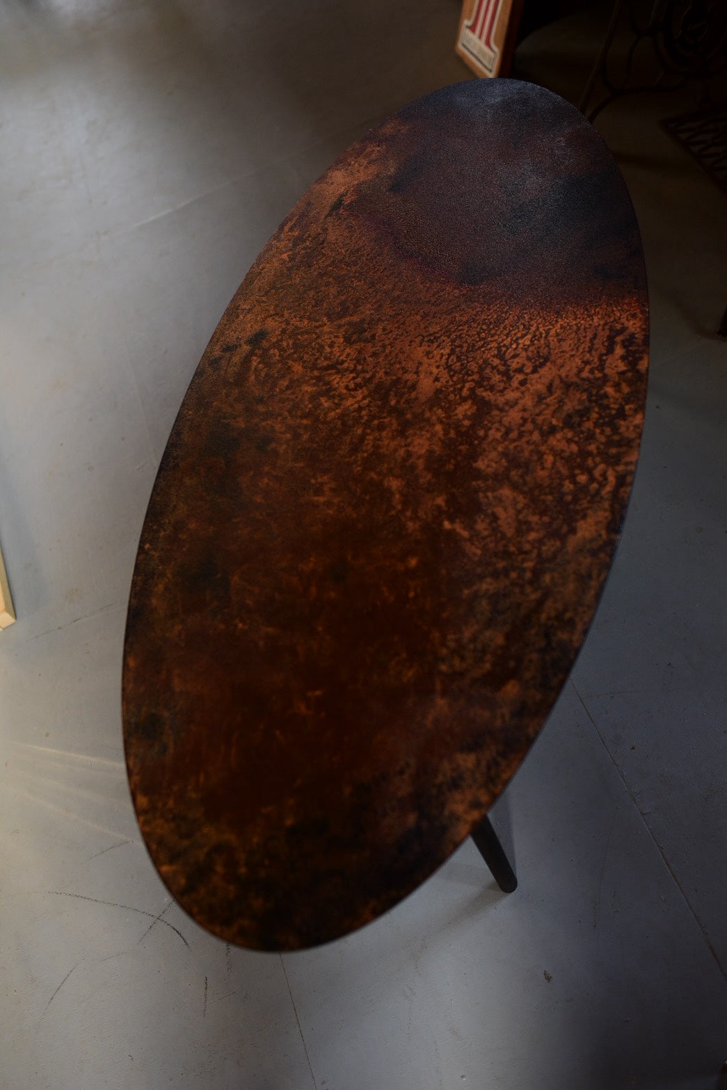 錆の楕円ローテーブル