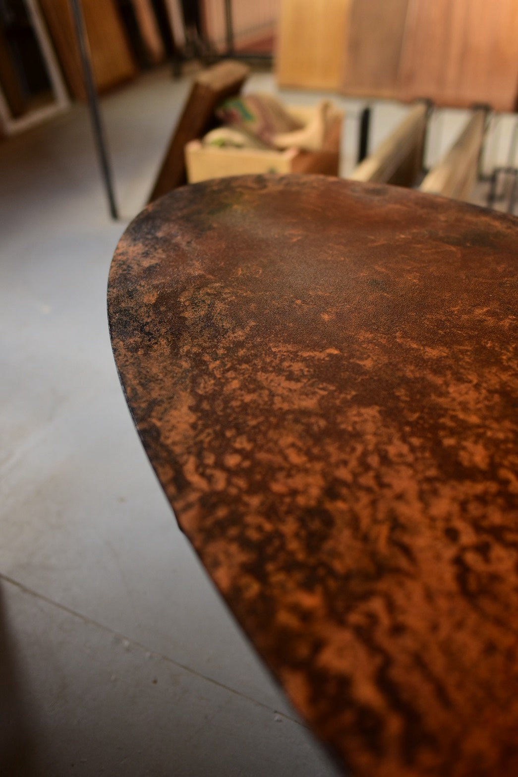 錆の楕円ローテーブル