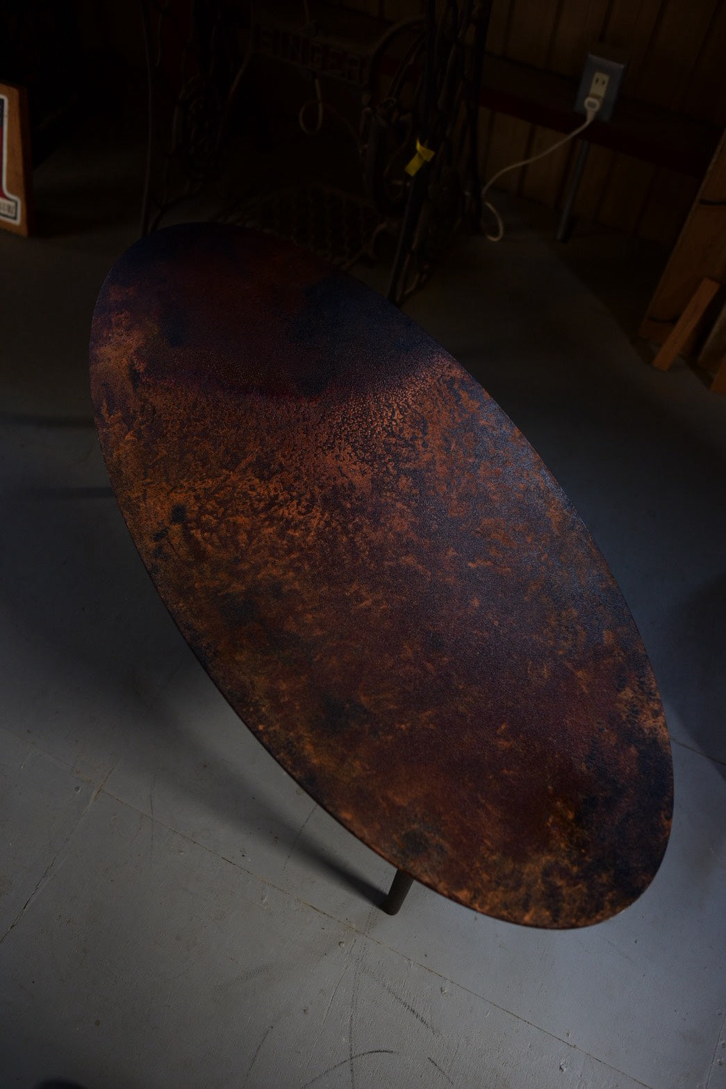 錆の楕円ローテーブル