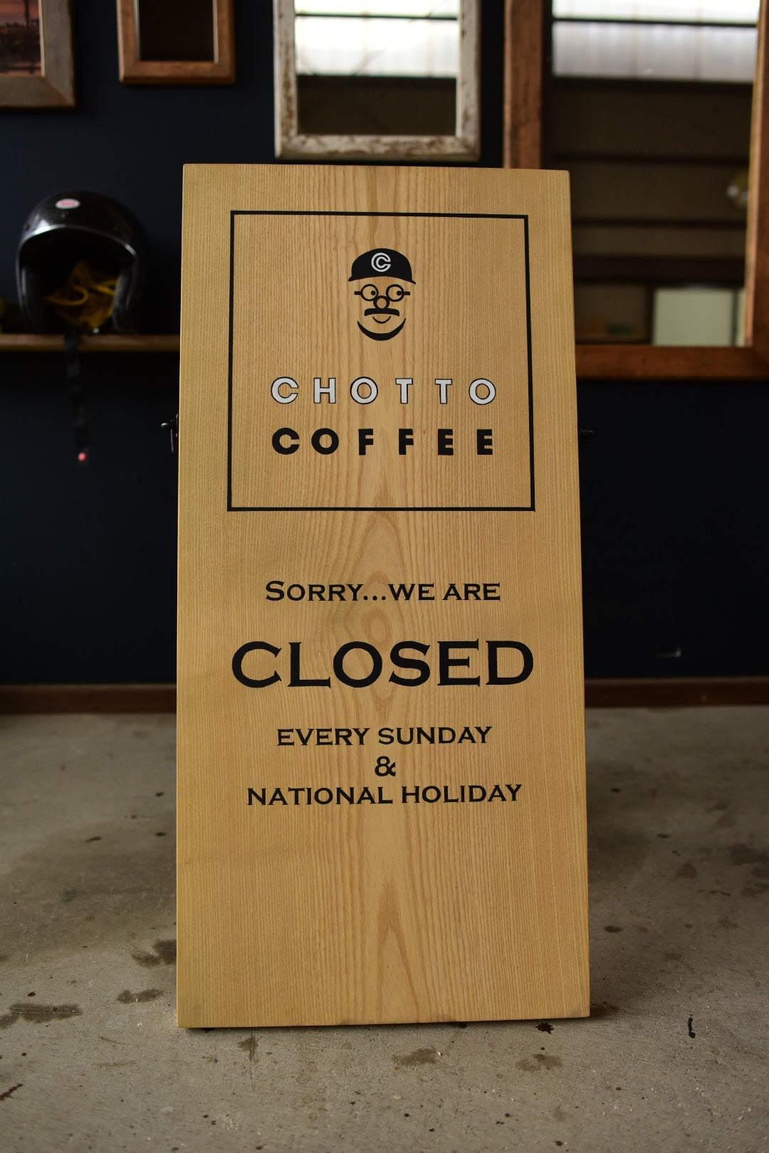 クラフトマンシップが伝わる無垢板看板 – ドングリ商店