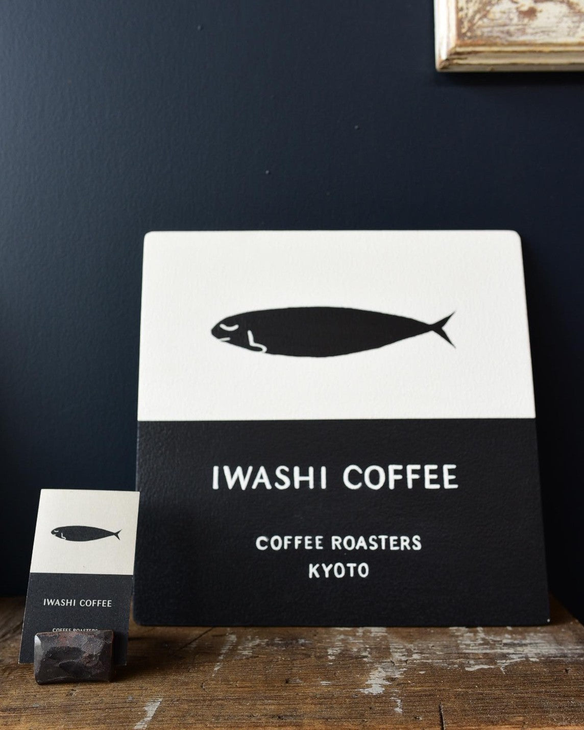 参考事例　「オーダー正方形看板」拘りを感じる重厚なテクスチャー