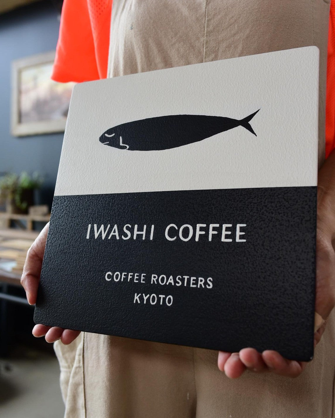 参考事例　「オーダー正方形看板」拘りを感じる重厚なテクスチャー