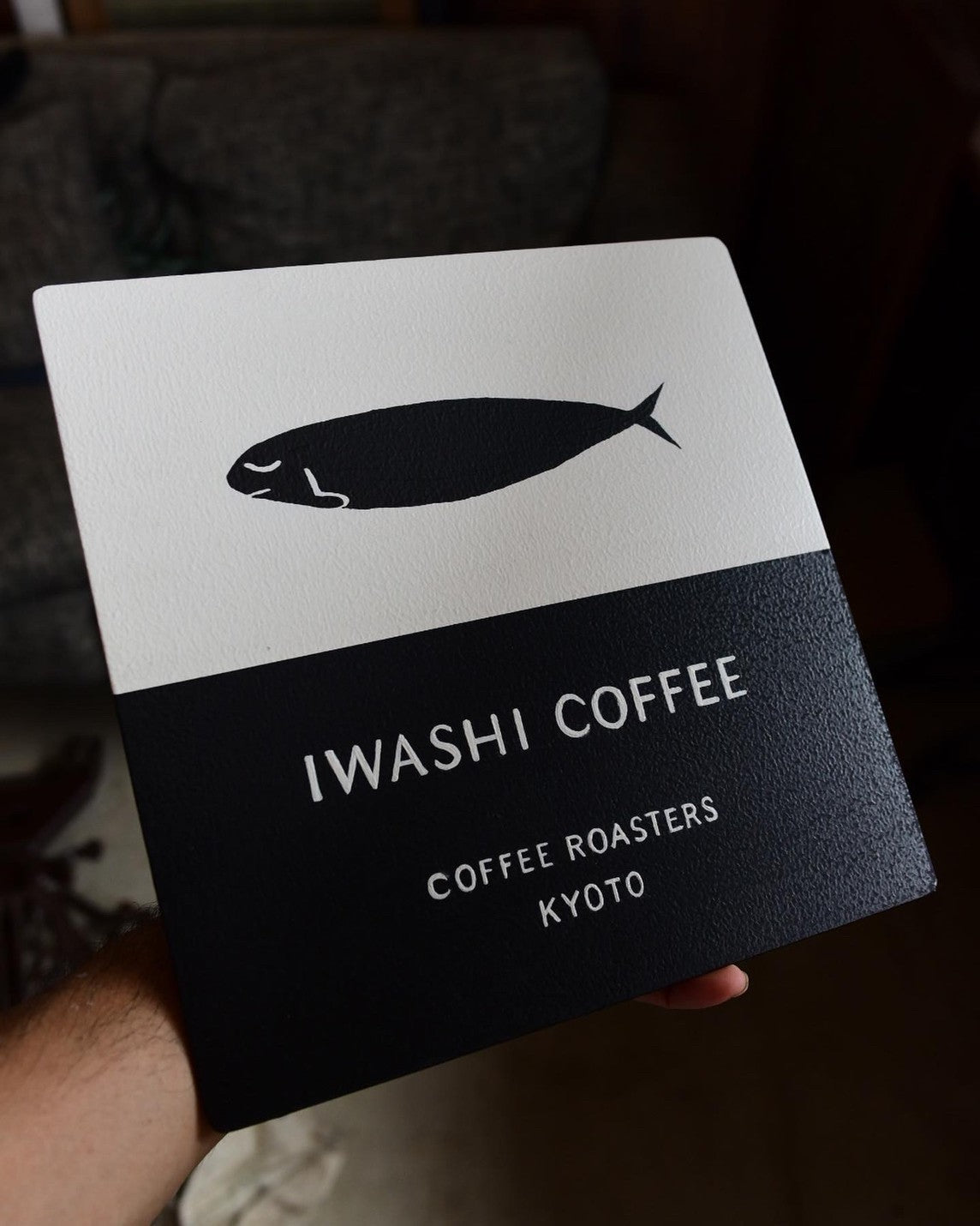 参考事例　「オーダー正方形看板」拘りを感じる重厚なテクスチャー