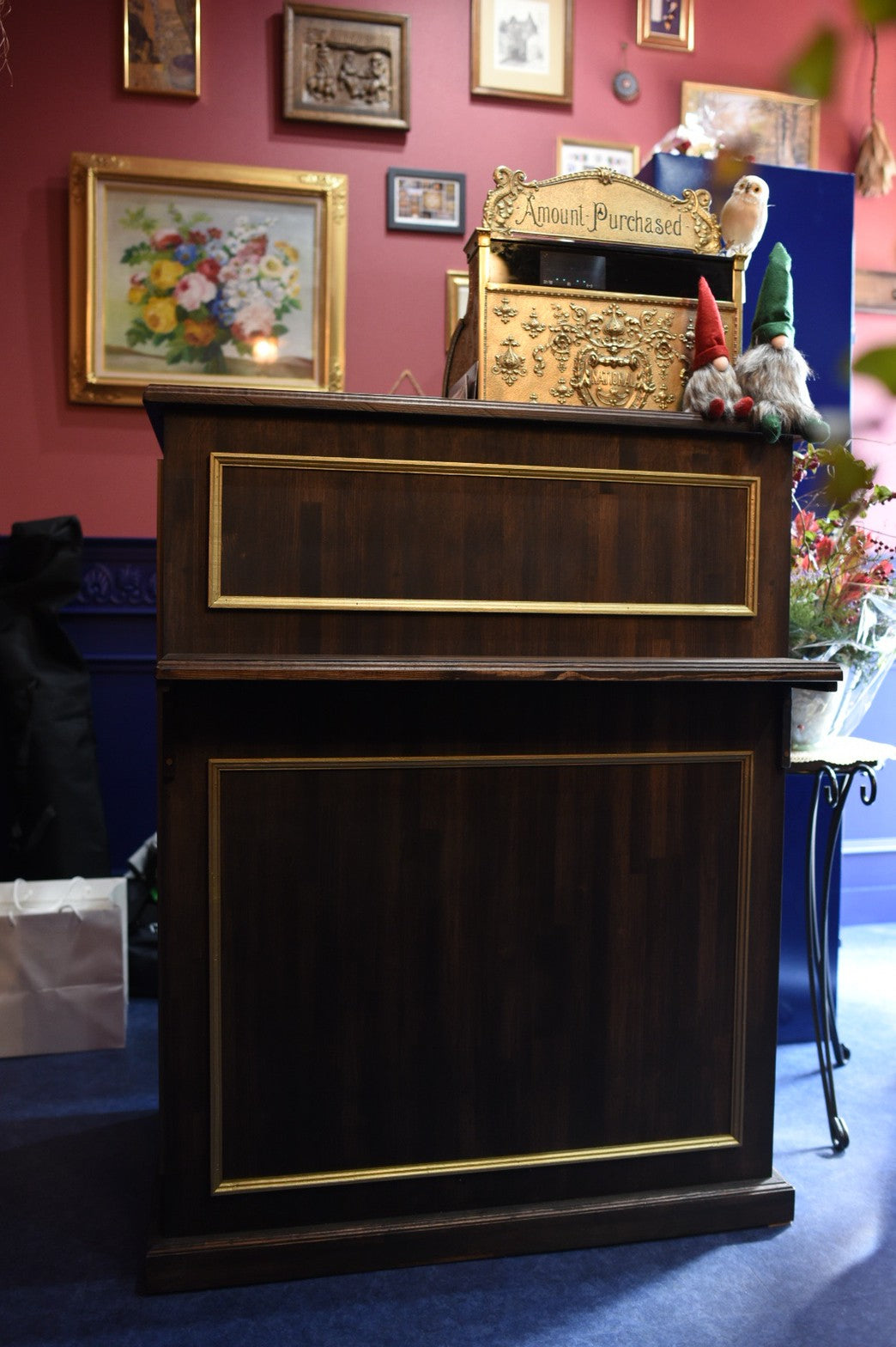 豪華な設えのレジカウンター