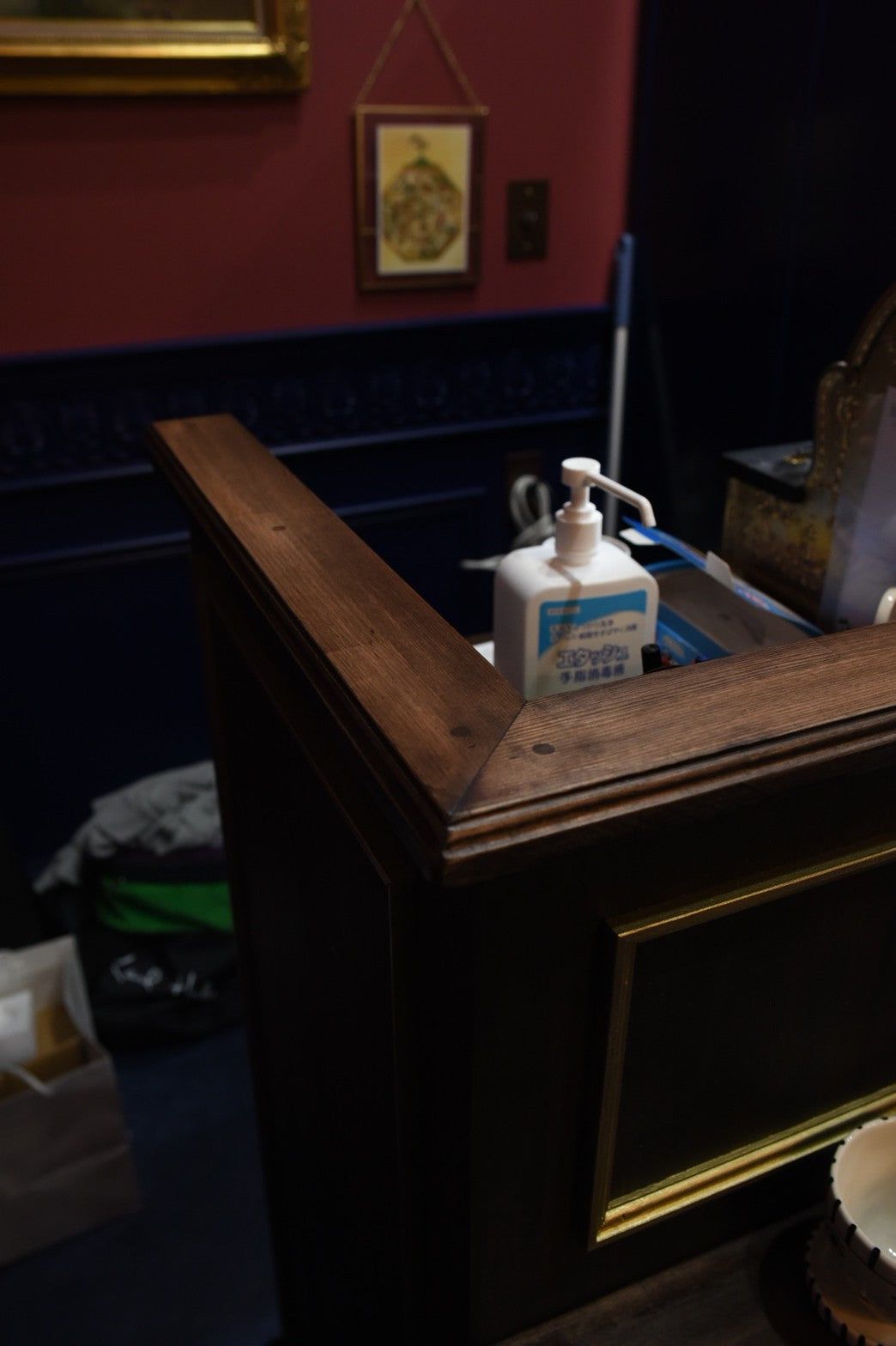 豪華な設えのレジカウンター