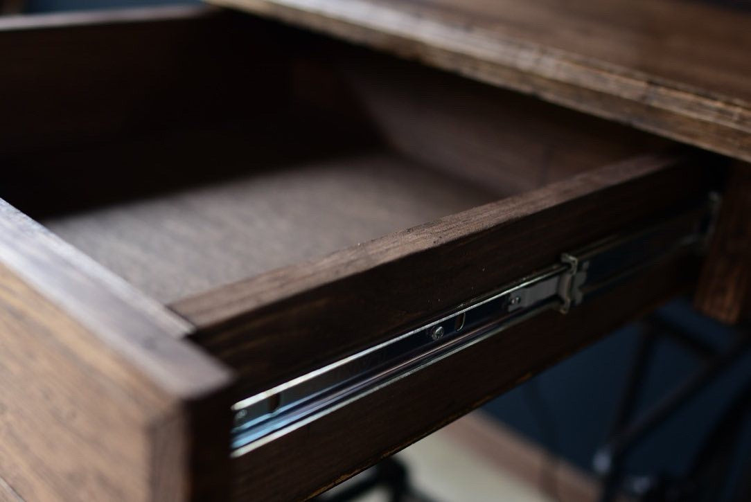 三面鏡のアンティークドレッサー　　　　