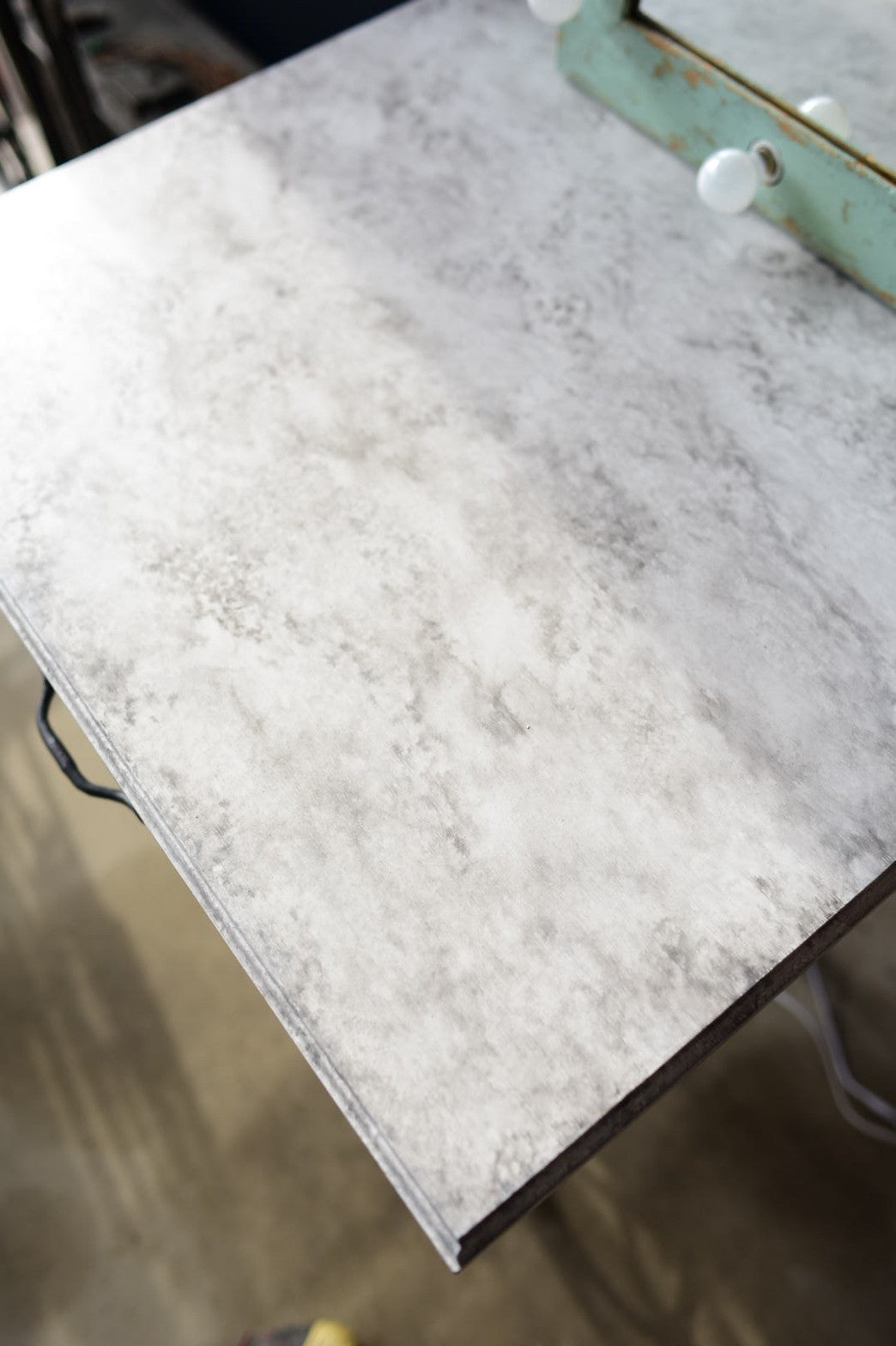 女優ライト仕様/アンティークミシン脚ドレッサー/化粧台