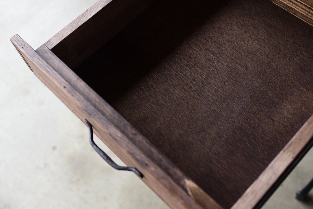 三面鏡のアンティークドレッサー　　　　