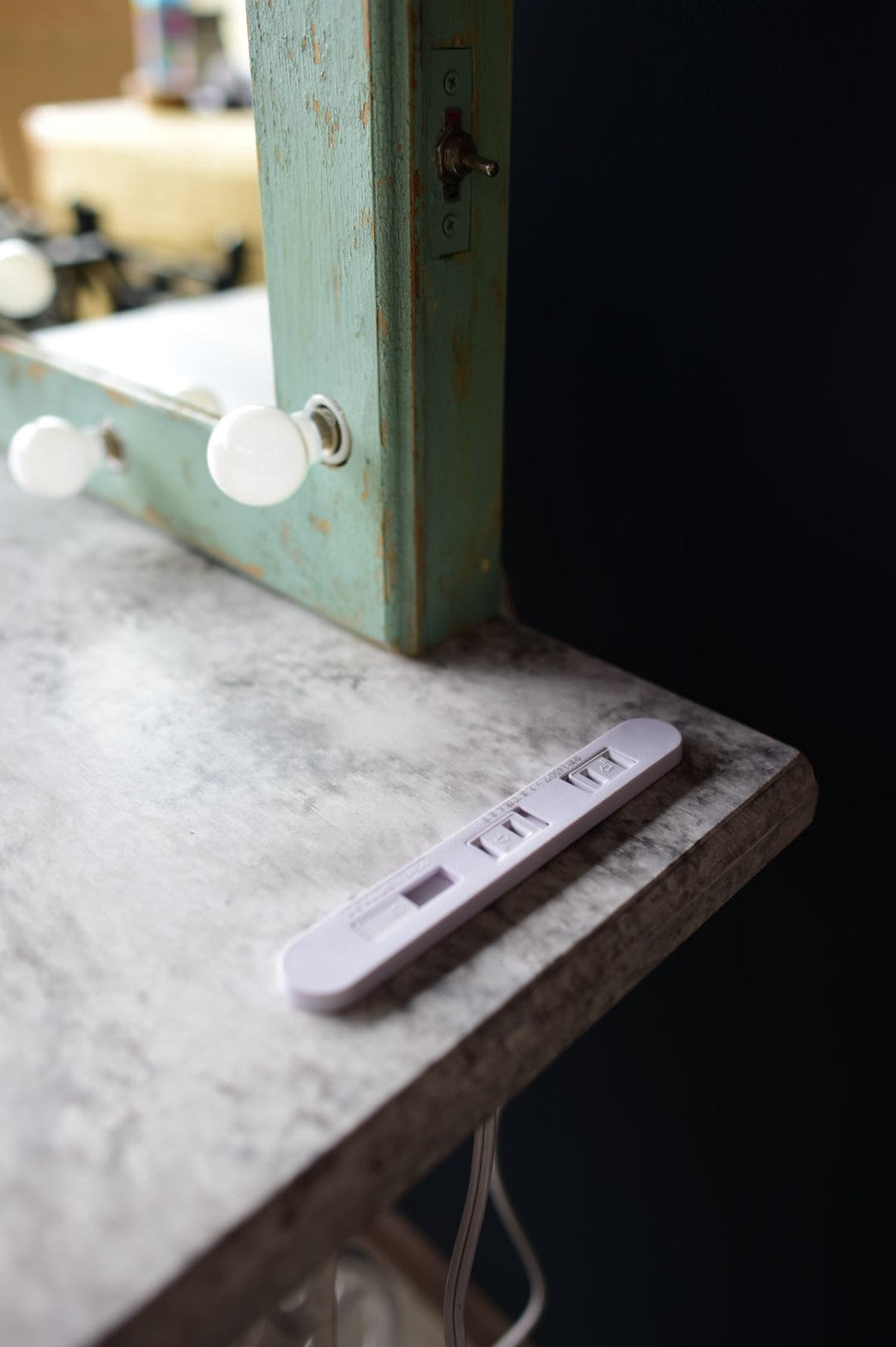 女優ライト仕様/アンティークミシン脚ドレッサー/化粧台