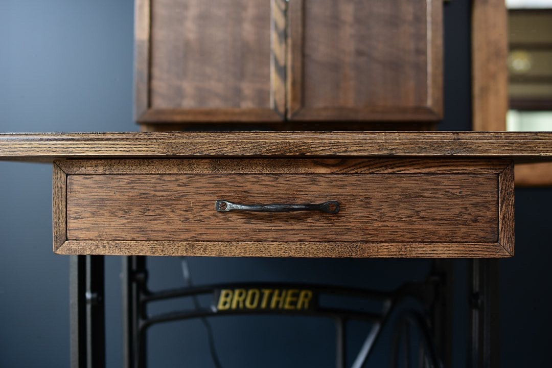 三面鏡のアンティークドレッサー　　　　