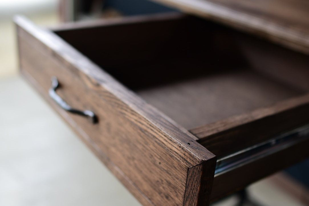 三面鏡のアンティークドレッサー　　　　