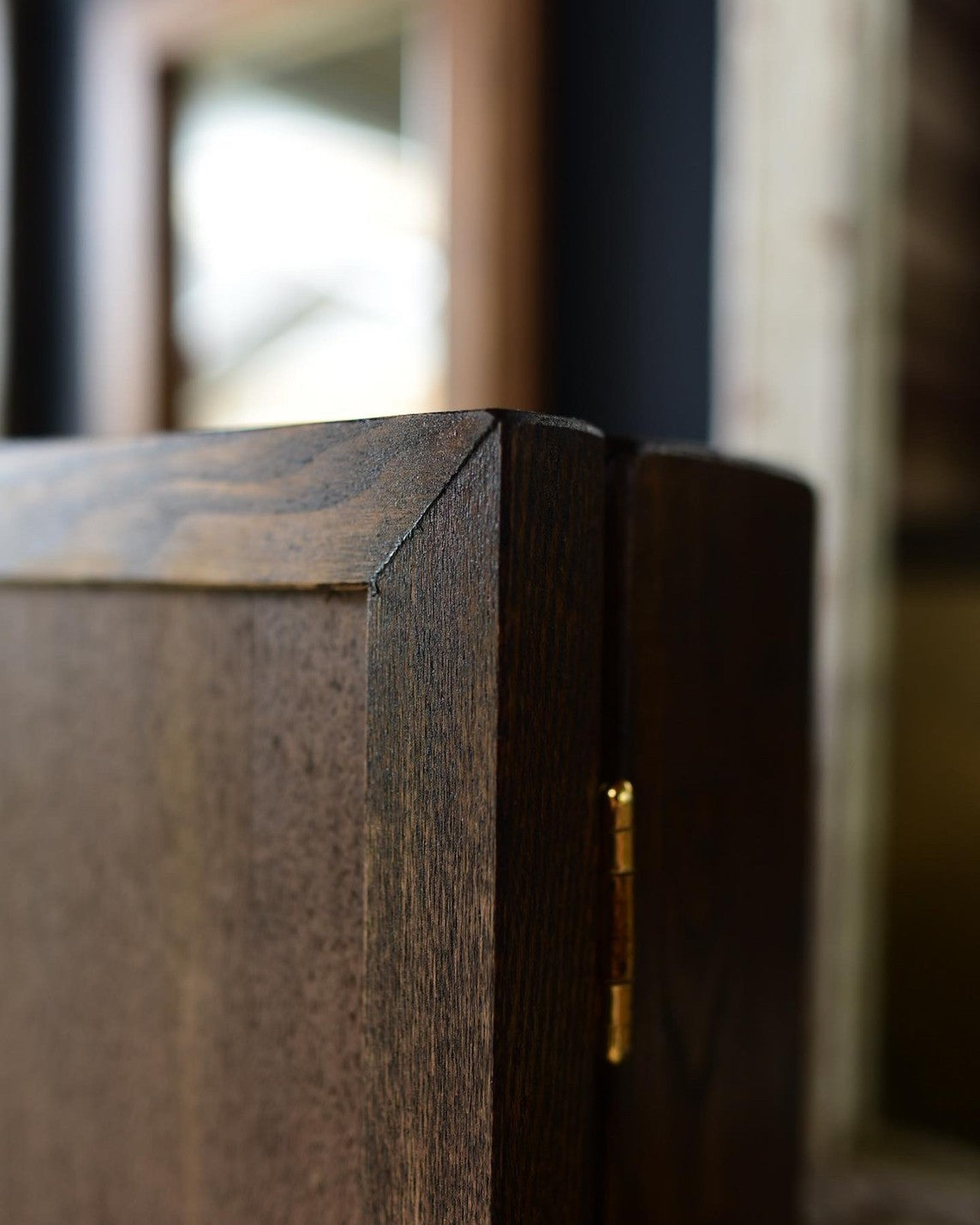 三面鏡のアンティークドレッサー　　　　