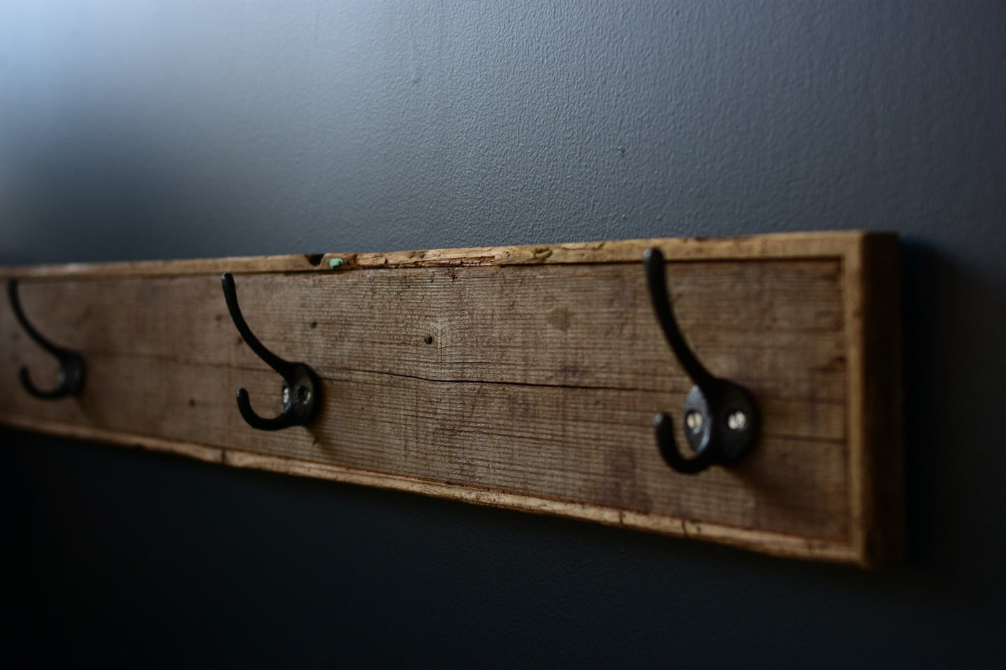 古材のウォールハンガー/「仕事の跡」シリーズ
