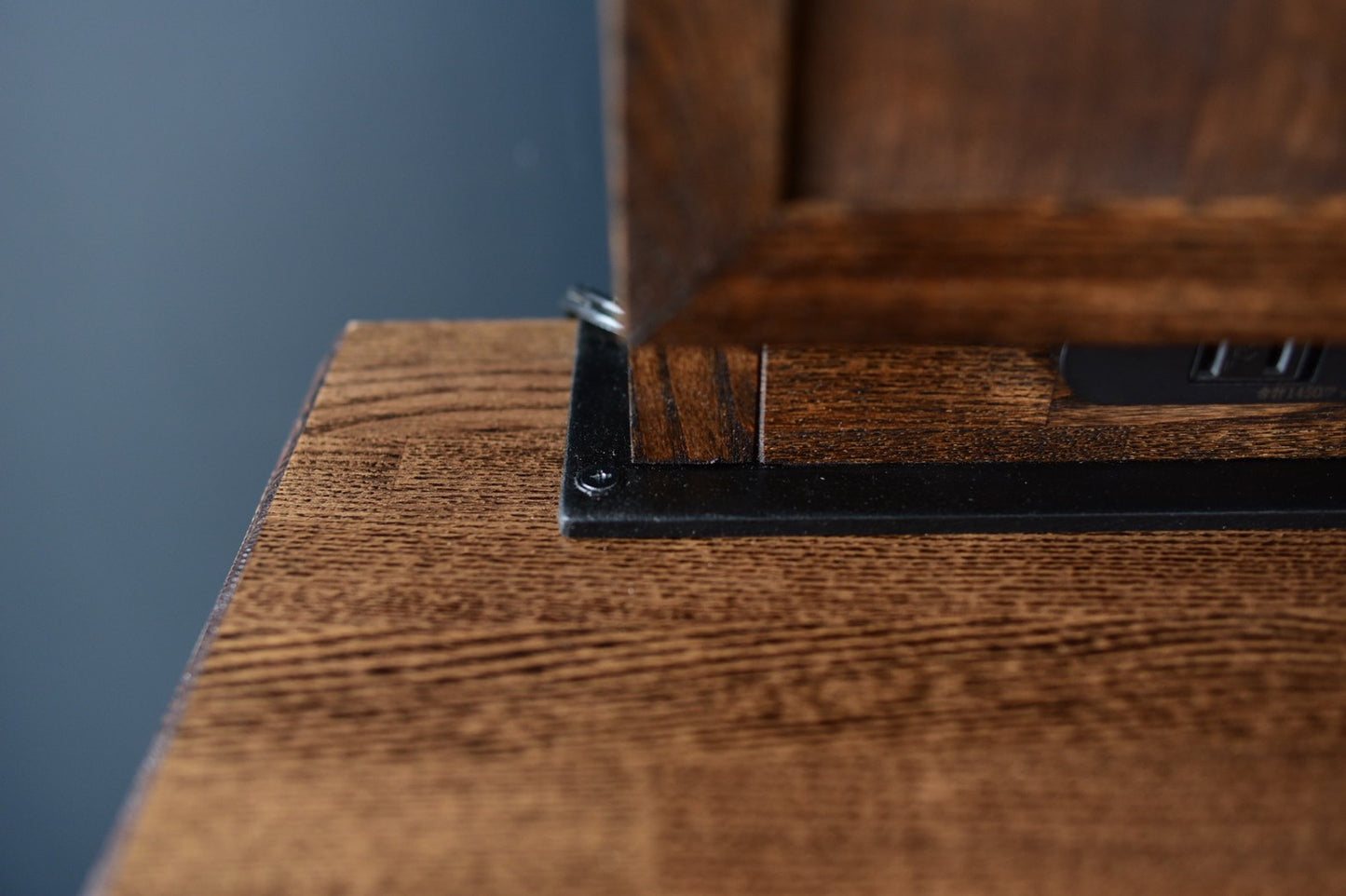 三面鏡のアンティークドレッサー　　　　