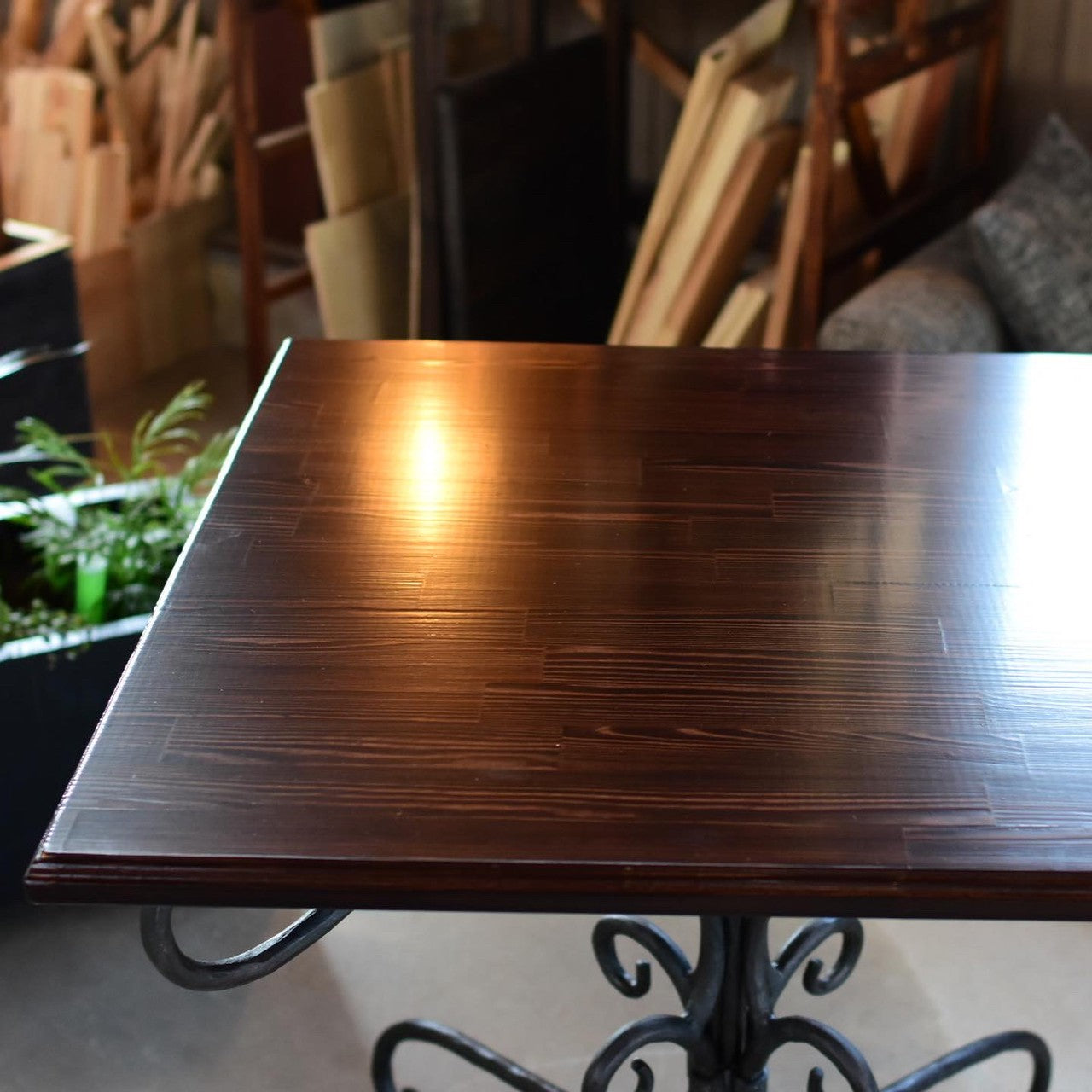 森泰之 作 ロートアイアン脚のテーブル – ドングリ商店