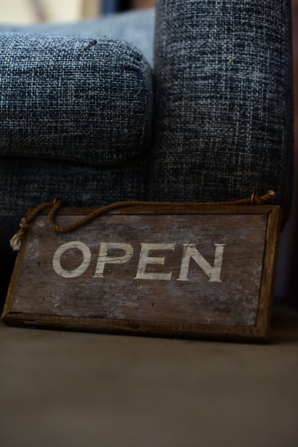 手書きsign×ハードエイジング塗装/OPEN & CLOSE看板