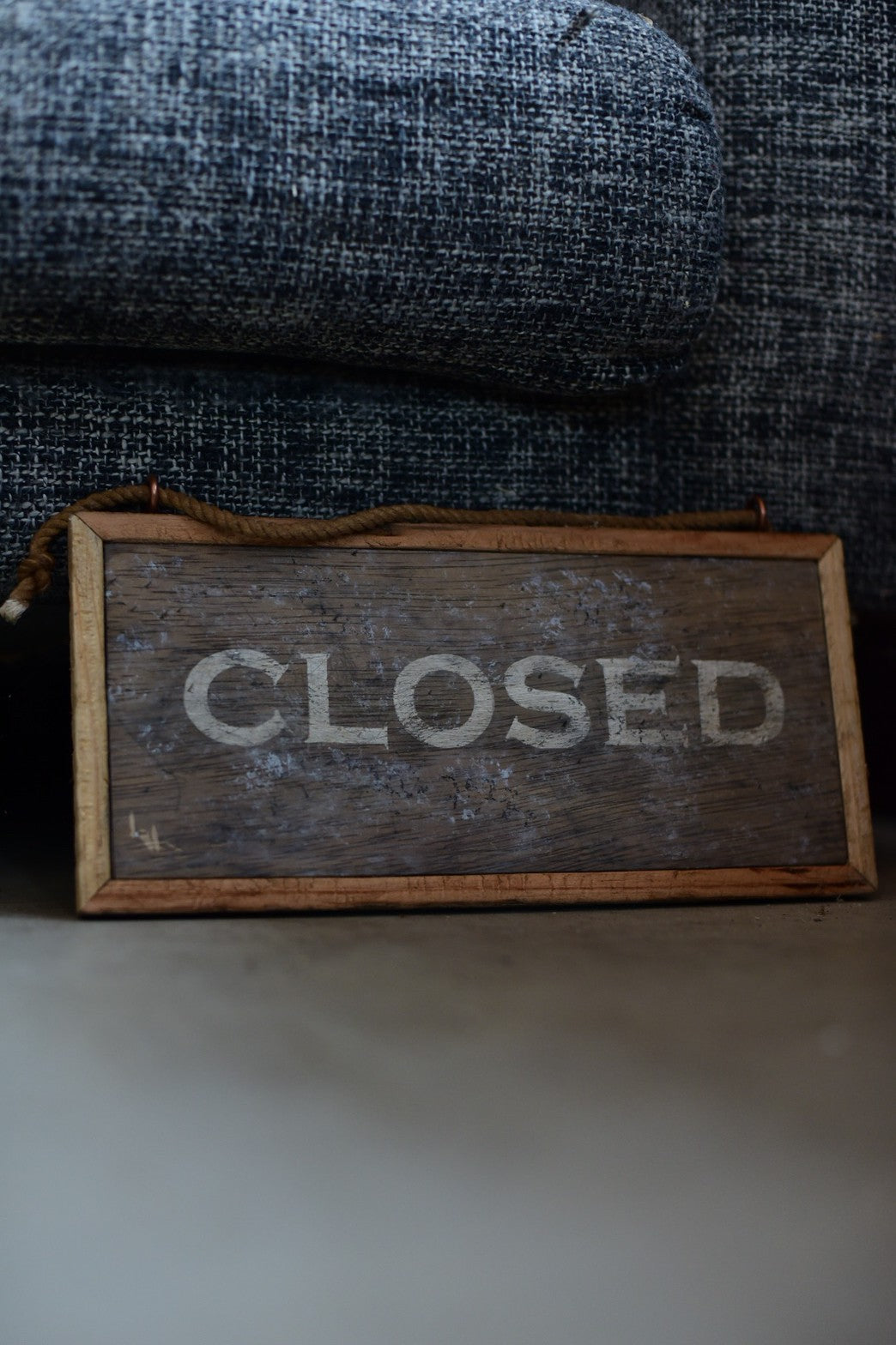 手書きsign×ハードエイジング塗装/OPEN & CLOSE看板