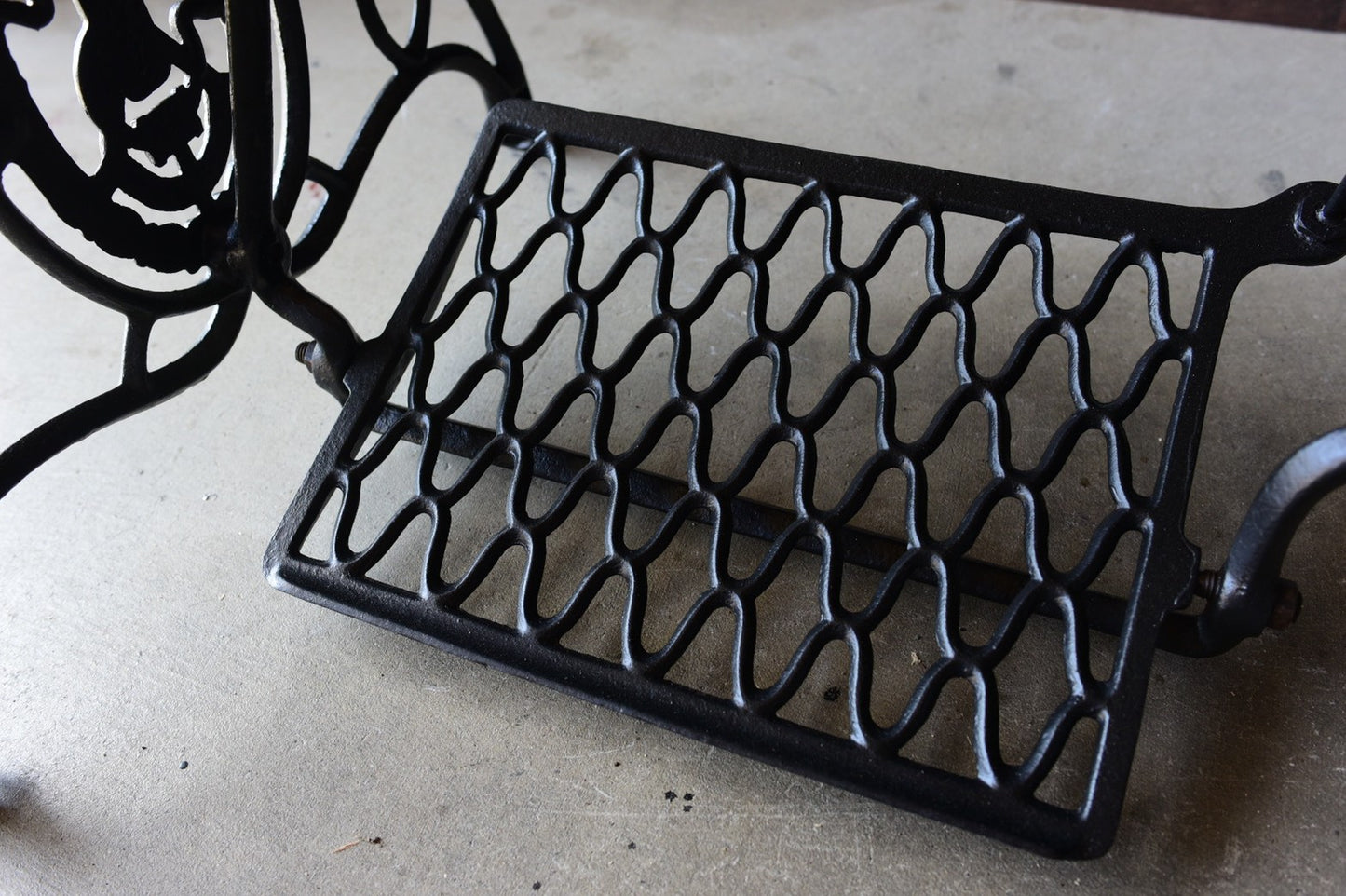 アンティークミシンテーブル/網脚/black　 w70cm*d45cm*h74cm