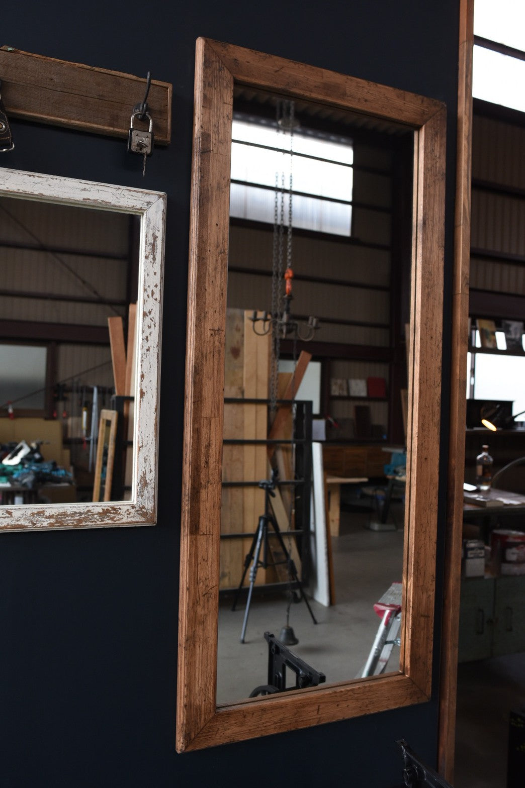 壁掛けタイプの姿見/エイジング塗装/　各色