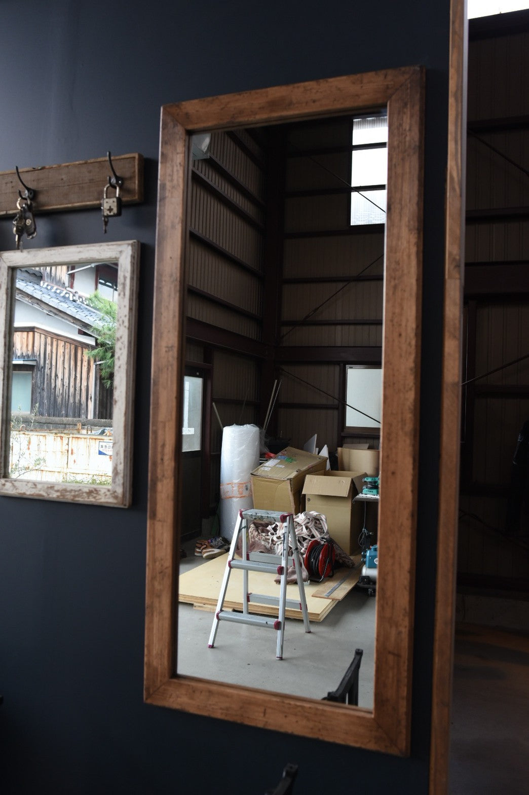 壁掛けタイプの姿見/エイジング塗装/　各色