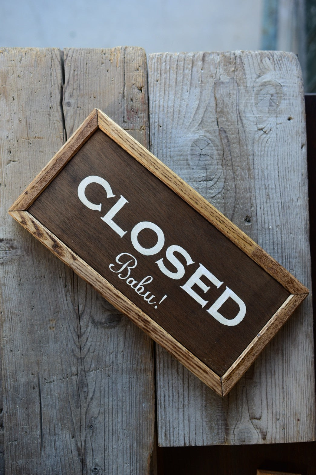 店の拘りが伝わる手書きのオーダー看板　「open&closed」