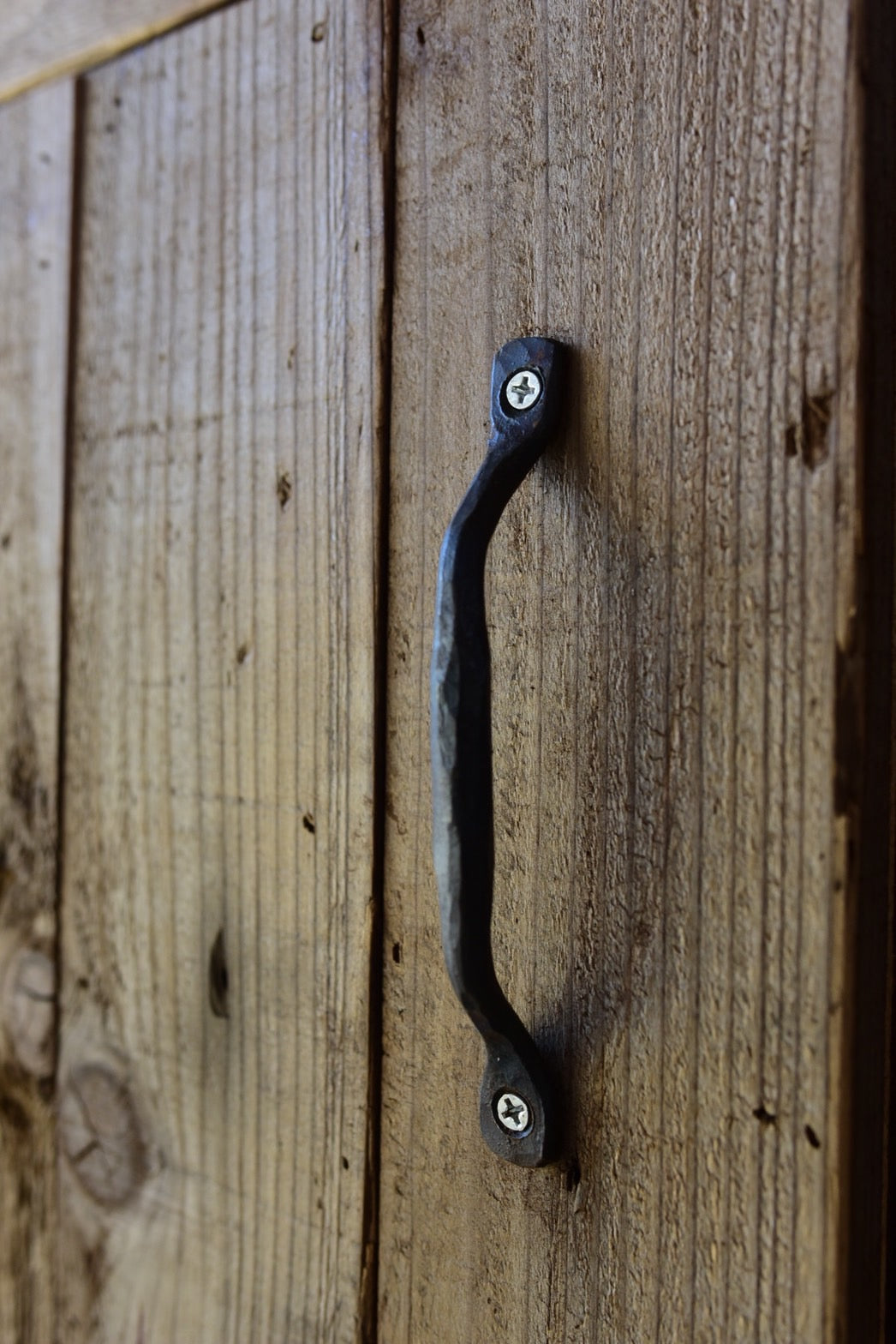 古材を贅沢に使用した収納